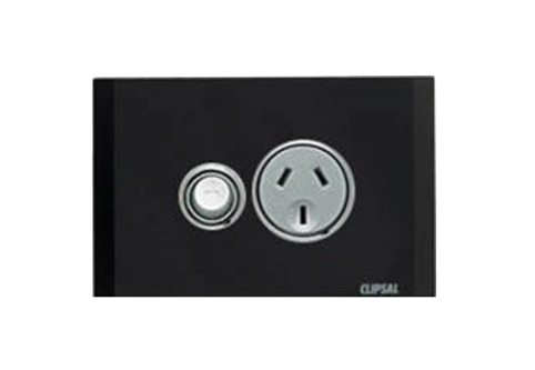 Clipsal Saturn single power outlet black